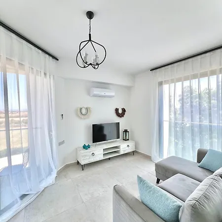 Aphrodite Beachfront Apartment *