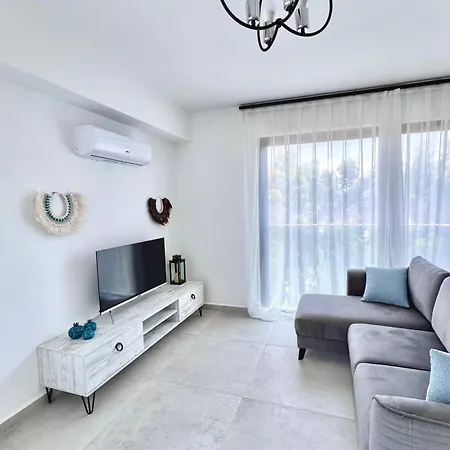 Aphrodite Beachfront Apartment Ghaziveran